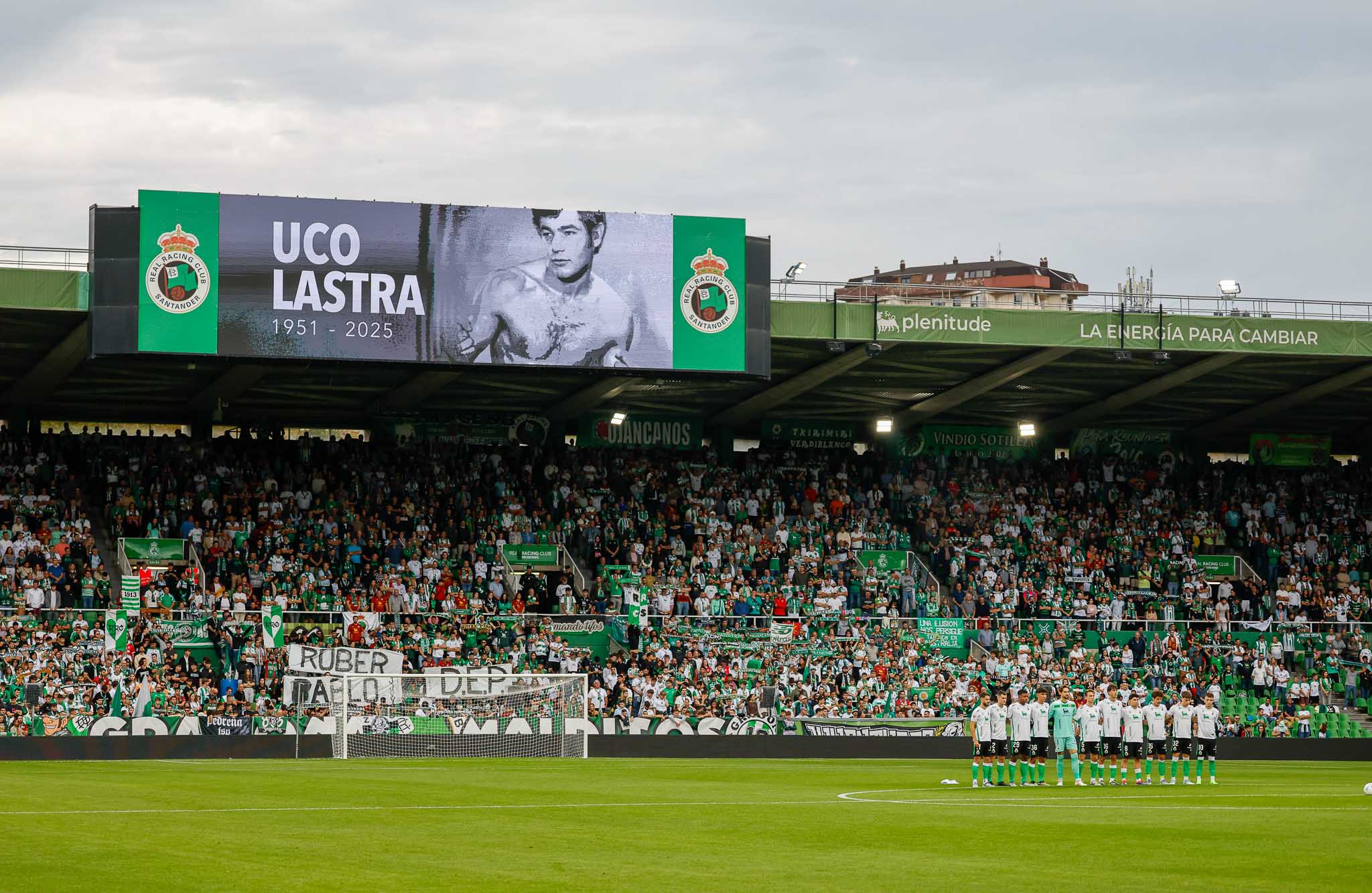 Los Campos de Sport guardaron un minuto de silencio por Uco Lastra