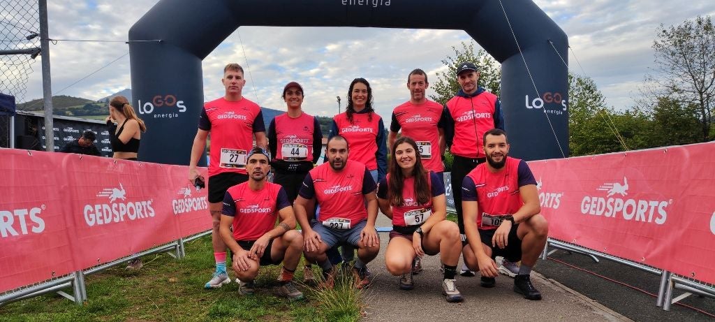 Los participantes de la organización del trail Monta Canales.