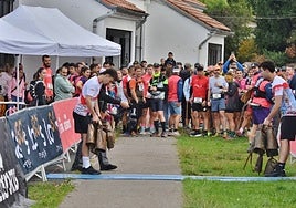 Salida del trail al son de los campanos de La Vijanera.
