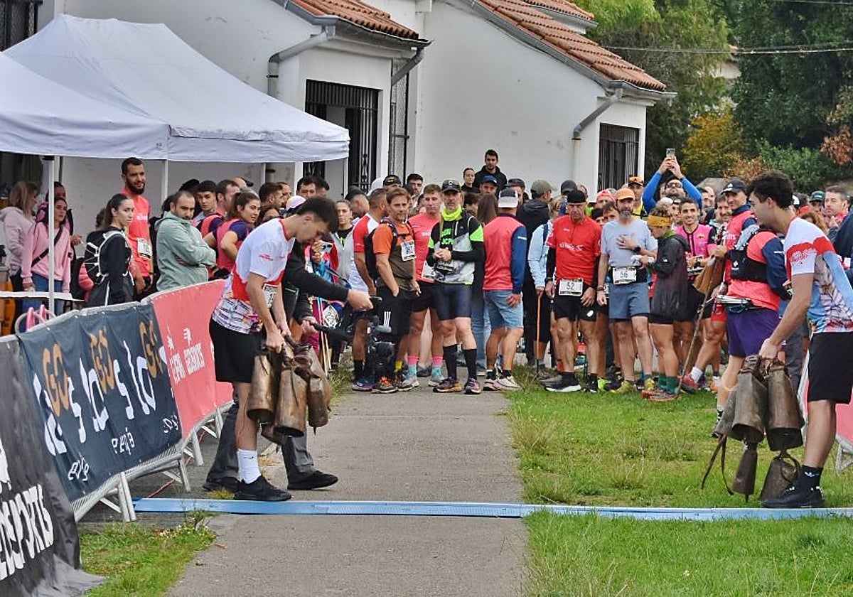 Una carrera por el monte Canales