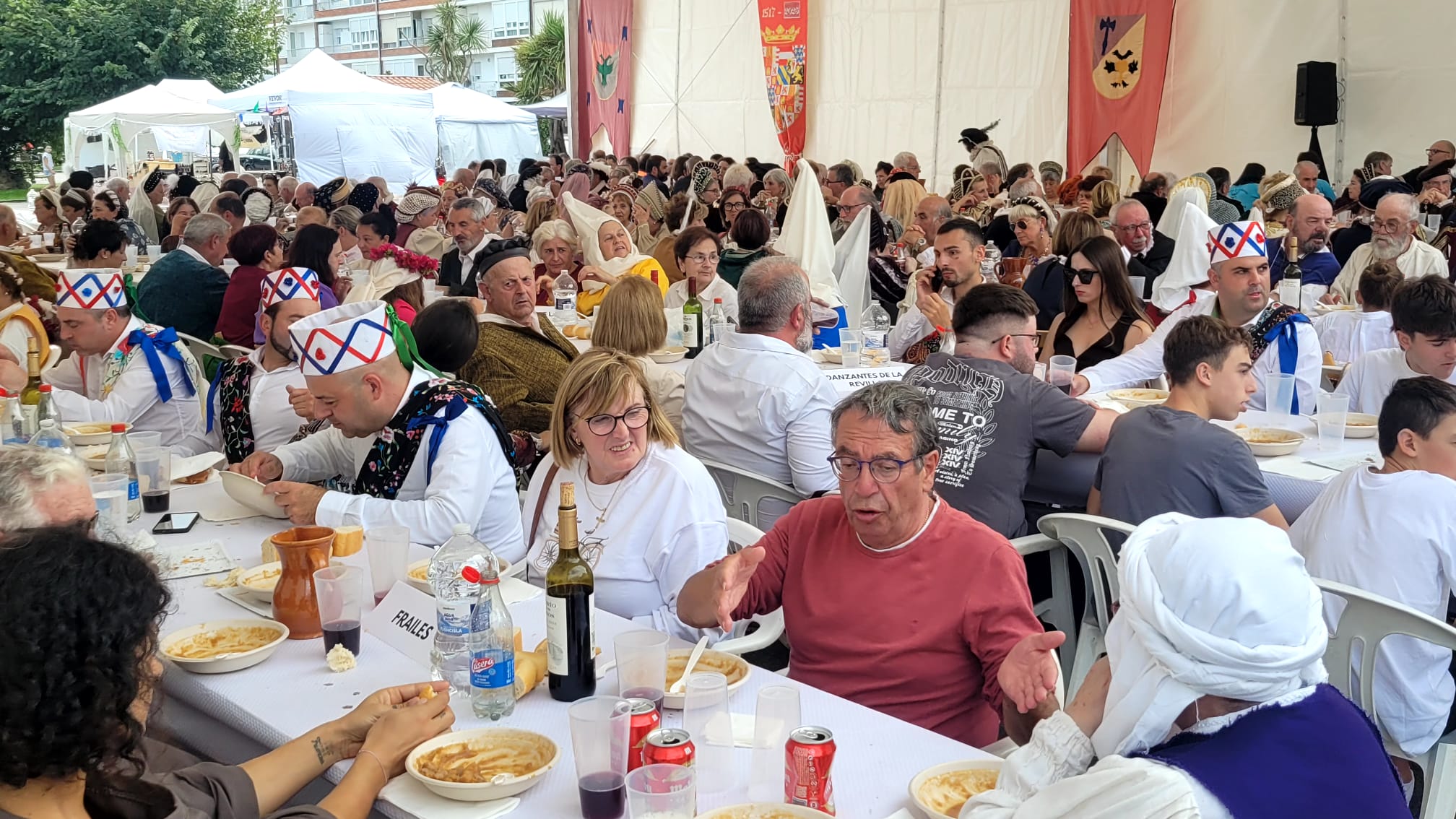 Parte del espectacular séquito que acompañó al príncipe en el Convento de San Luís..