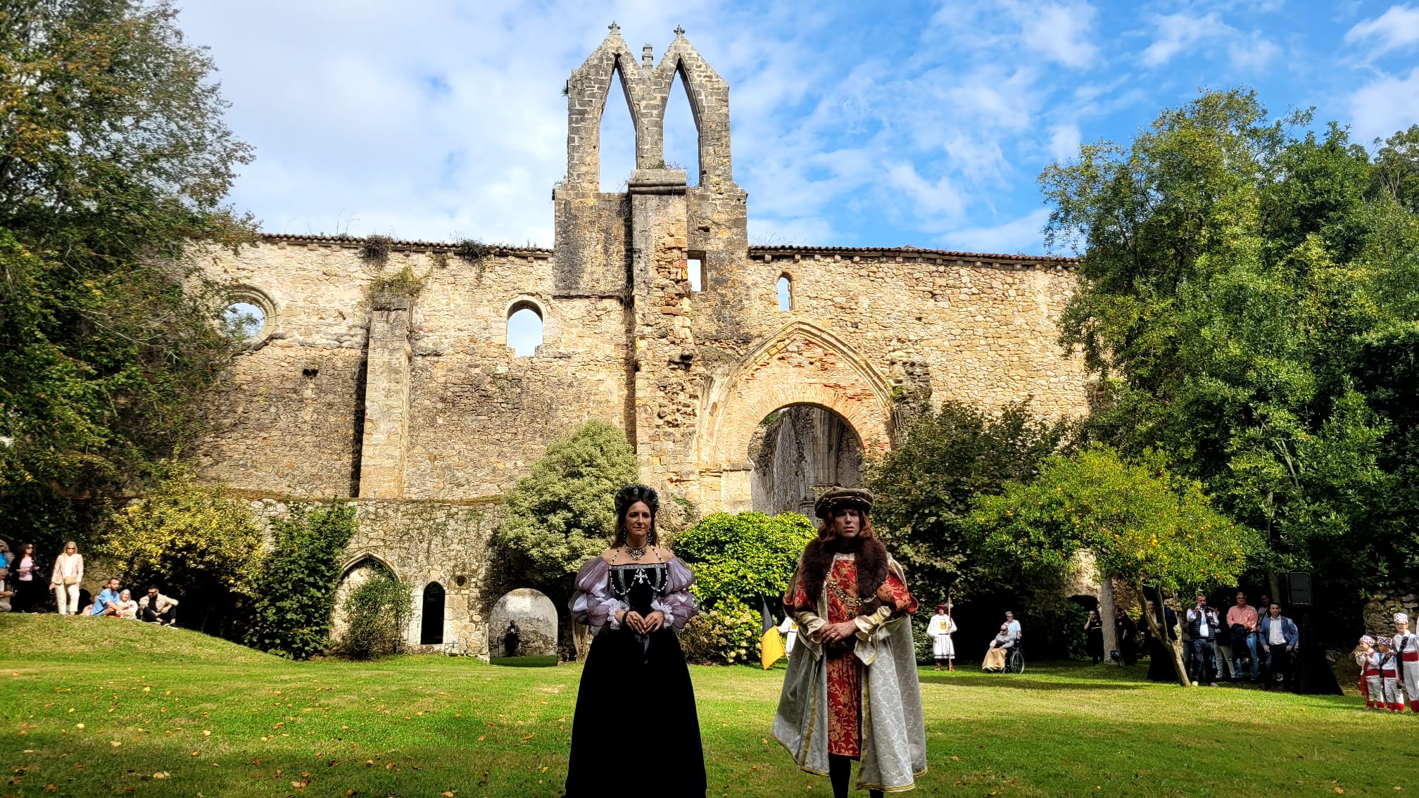 El príncipe Carlos y su hermana Leonor en el espectacular Convento de San Luís. 