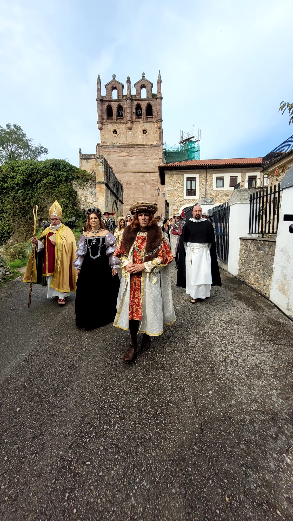 Inicio del recorrido en la Iglesia de Santa María de los Ángeles de la comitiva.
