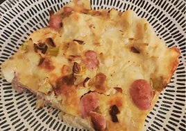 Coliflor con salchichas y queso