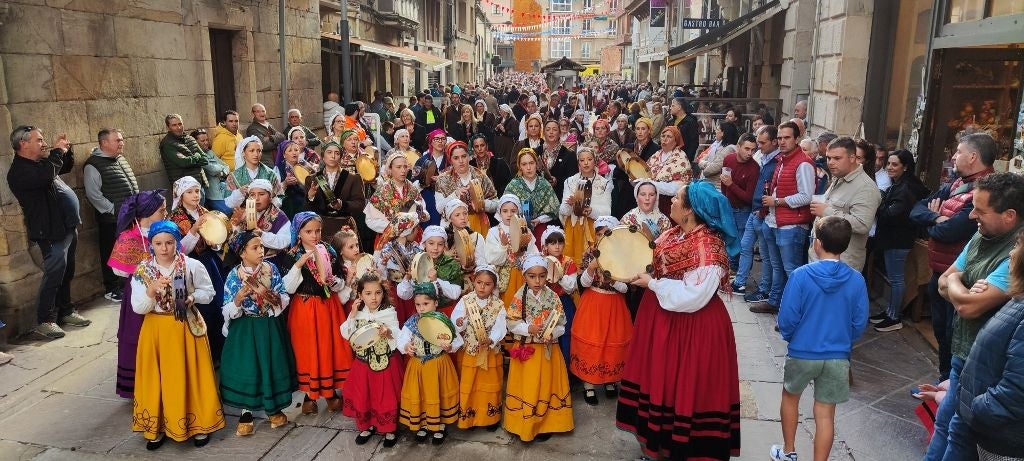 Hubo varios grupos muy nutridos de pandereteras de todas las edades.