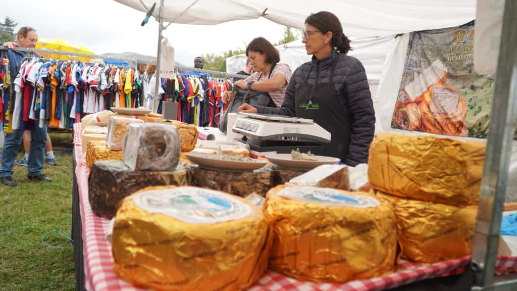 Junto a la feria se celebró un gran mercado de productos tradicionales.