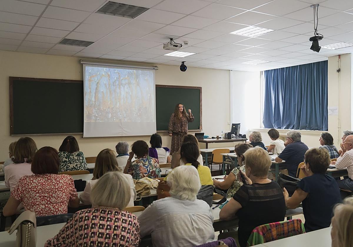 Alumnos de Unate en una clase de historia.