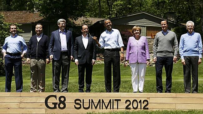 Imagen antes - A la izquierda, los líderes de la cumbre del G8. A la derecha, Lideresas G8.