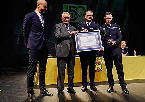 El alcalde de Torrelavega, Javier López Estrada; el exjefe de la Policía Alejandro García; y el subinspector José Antonio Bolado.