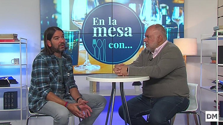 En La Mesa Con Óscar Bárcena