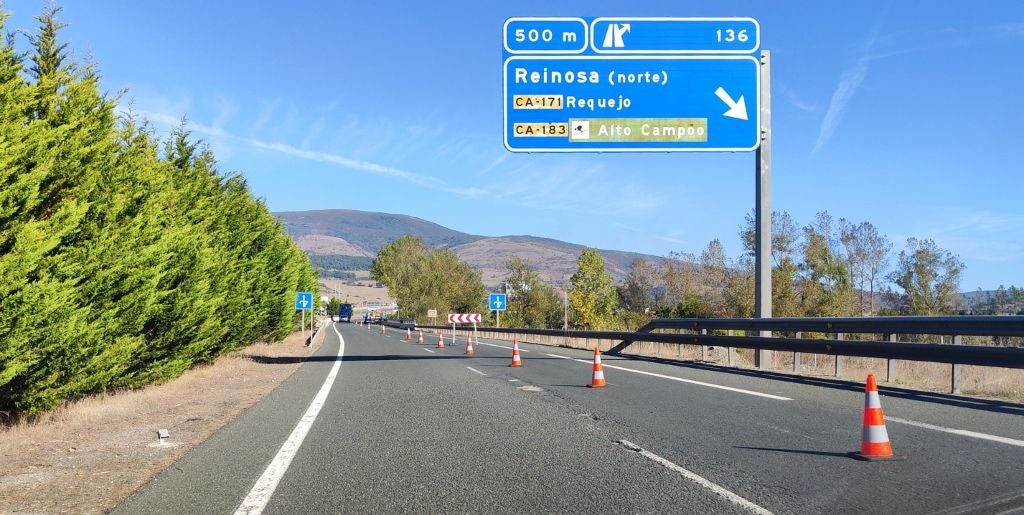 Corte de un carril antes del acceso a Reinosa, en sentido Santander.