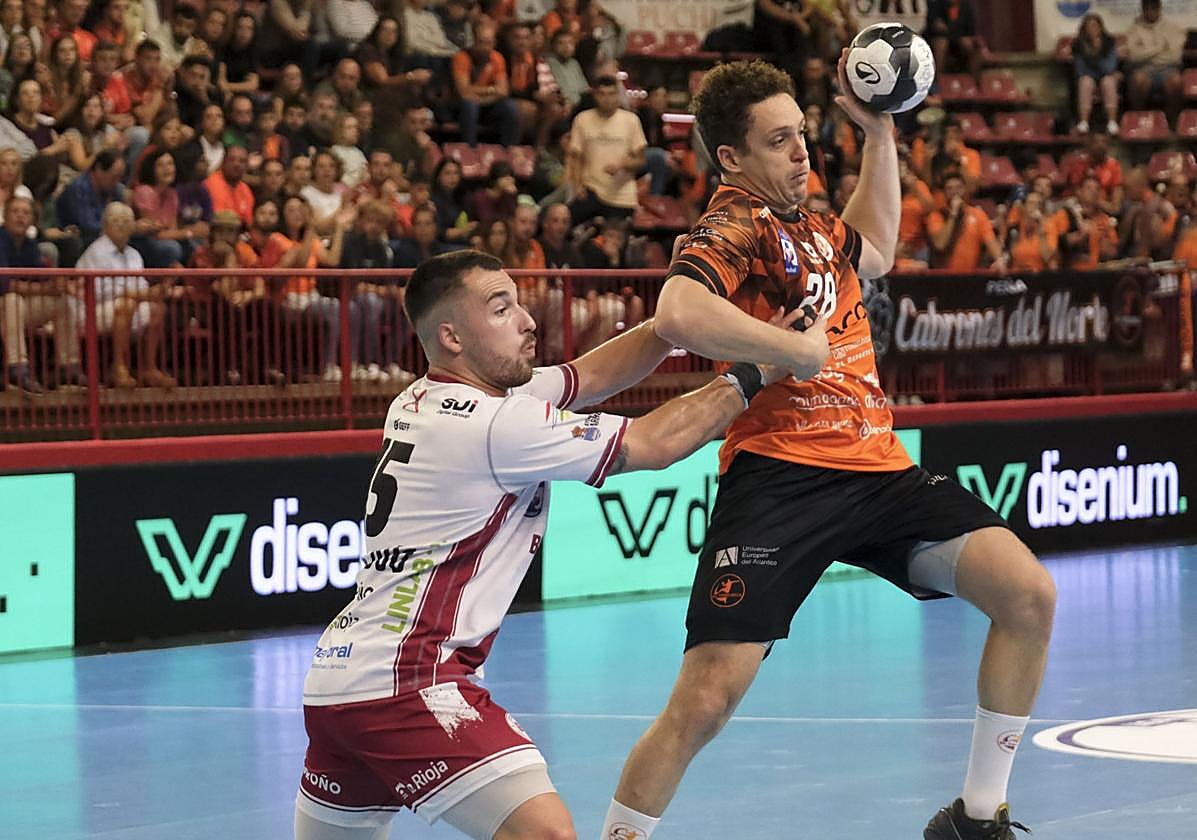 Oswaldo Maestro, lateral derecho del Bathco.