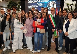 Delegación de Terrasini en su visita a la pasada Feria de la Anchoa de Santoña.
