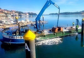 La embarcación que ejecuta el dragado en San Vicente, Kin Kon.
