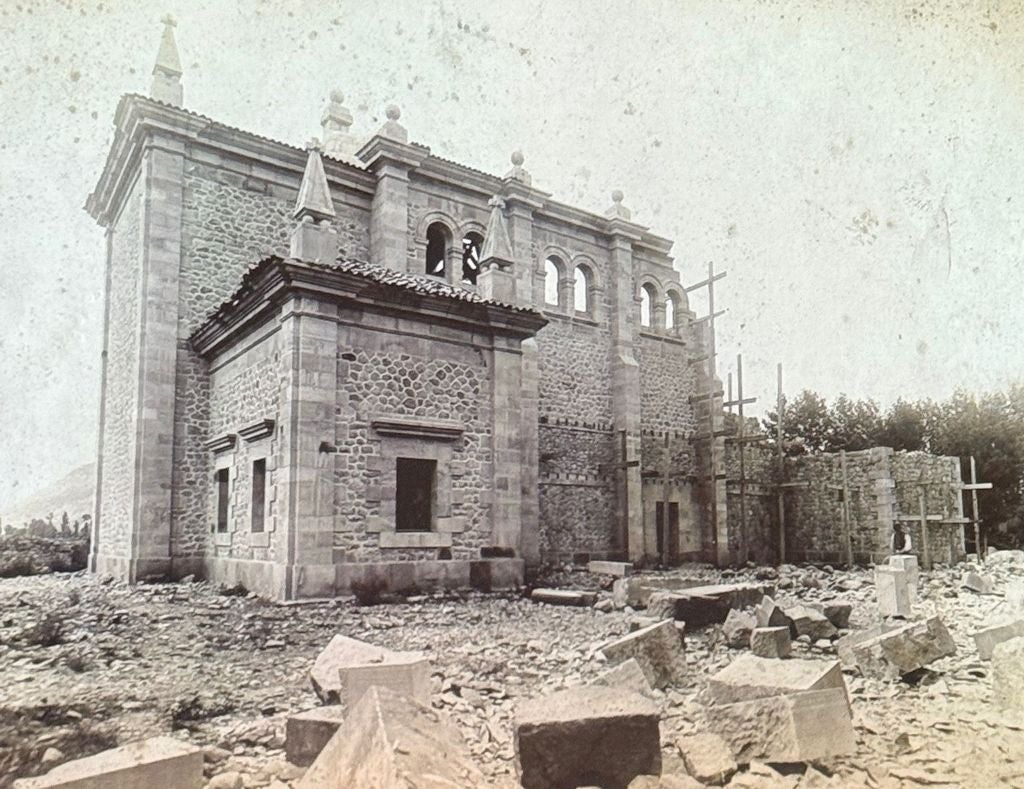 Obras del frente norte de la iglesia.