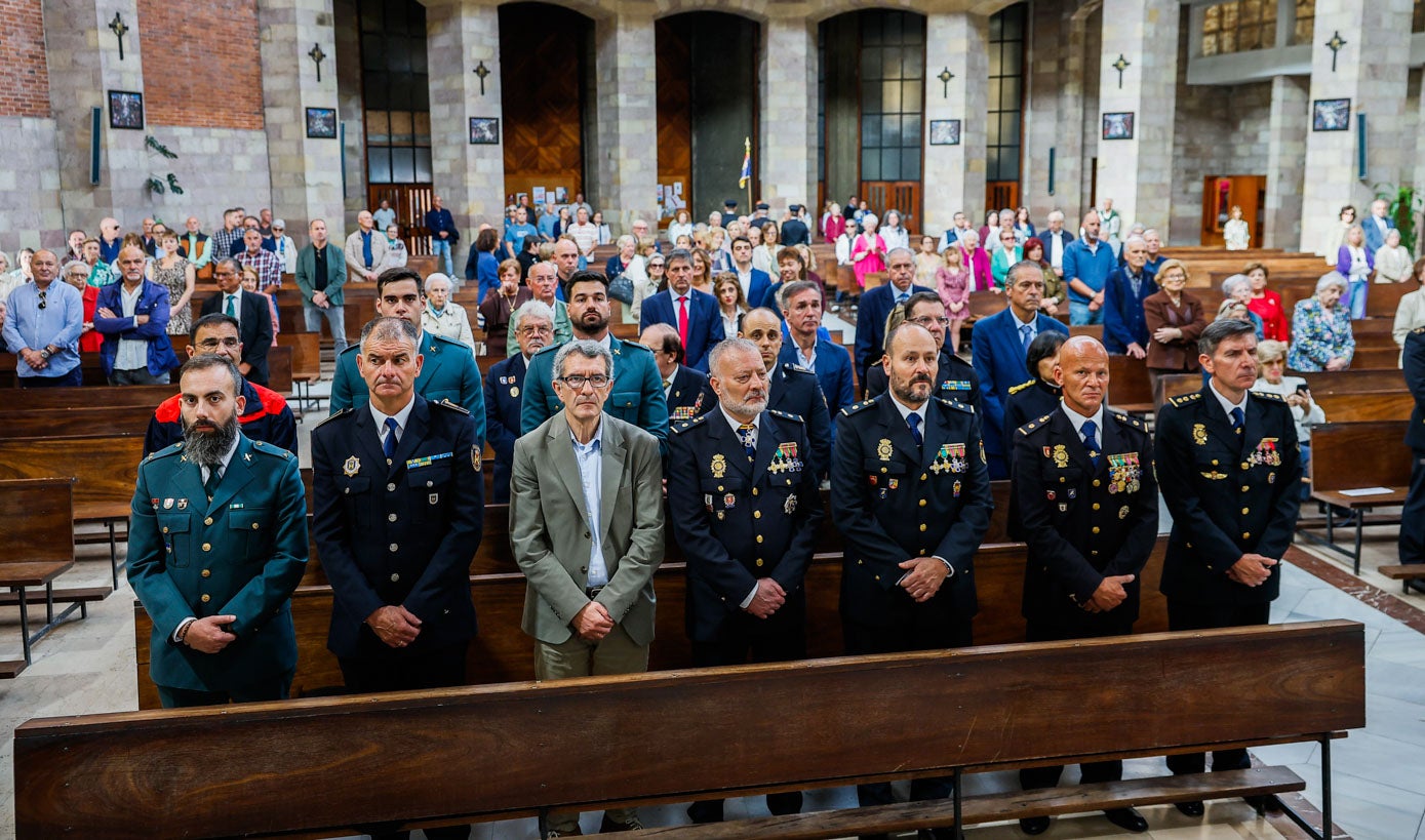 La misa tuvo lugar a las 12.00 horas en la iglesia de la Virgen Grande.