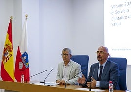 El gerente del SCS, Luis Carretero, y el consejero de Salud, César Pascual, atendieron a los medios.