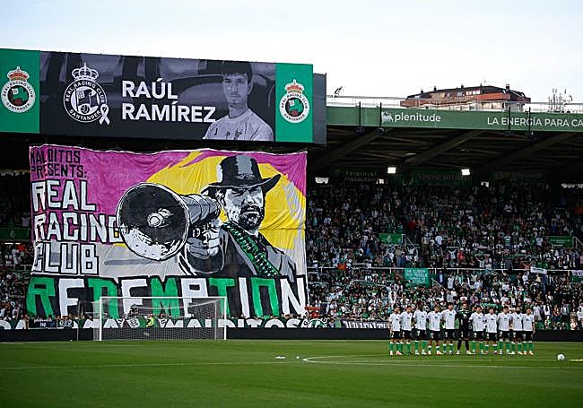 La Gradona exhibió un tifo y se guardó un minuto de silencio por el recientemente fallecido Raúl Ramírez.