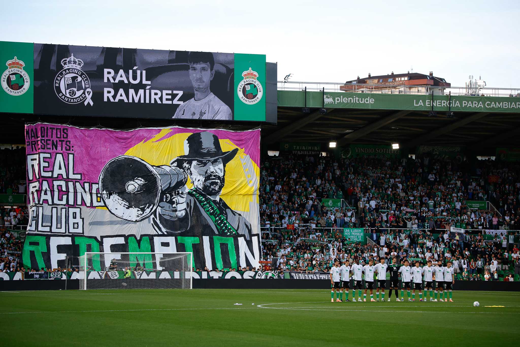 La Gradona exhibió un tifo y se guardó un minuto de silencio por el recientemente fallecido Raúl Ramírez