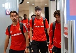 El Sporting, a su llegada el domingo a Gijón.