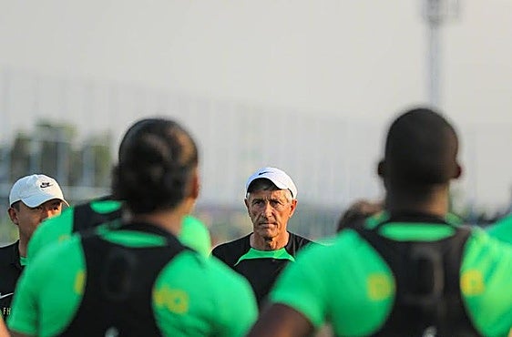 Quique Setién abandona el Beijing Guoan chino