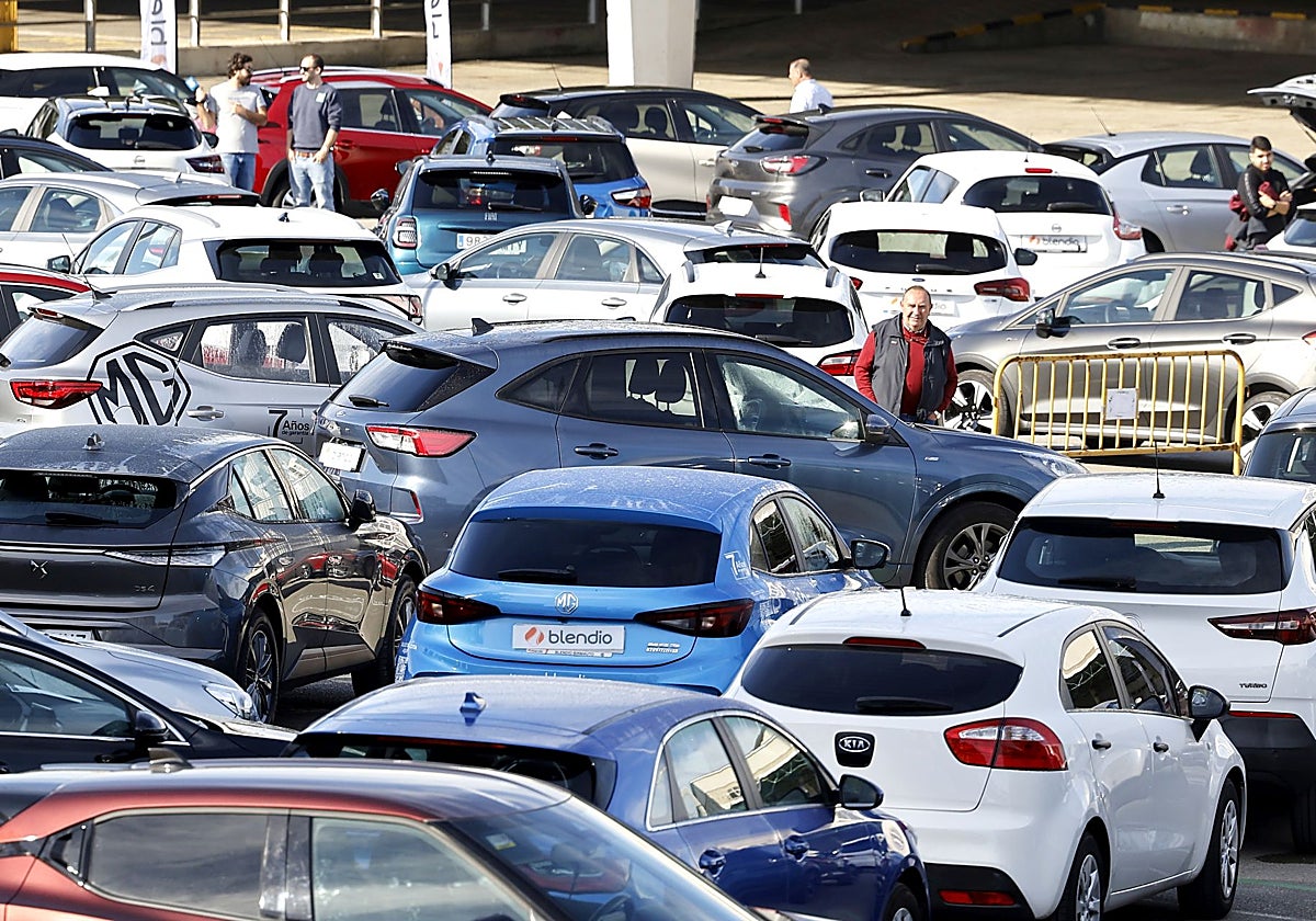 Feria de vehículo de ocasión celebrada en 2024 en Torrelavega.