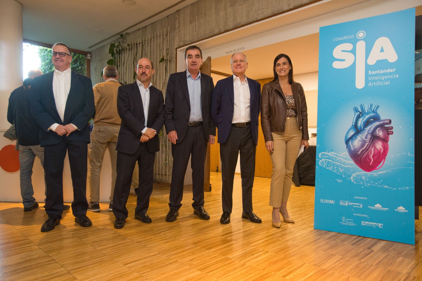 Íñigo Noriega,director de El Diario Montañés;Álvaro Lavín,concejal de Inovación,Comercio, Mercados y Relaciones Institucionales de Santander;Ignacio Pérez,director general de Editorial Cantabria;Eduardo Arasti,consejero de Industria, Empleo,Innovación y Comercio de Cantabria; y Gema Igual,alcaldesa de Santander.