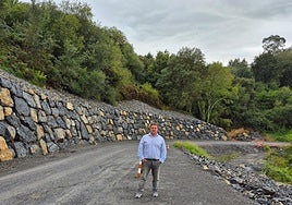 El pedáneo de Seña en la carretera que conduce a la pedanía.