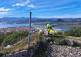Trabajos de retirada de la estructura metálica.