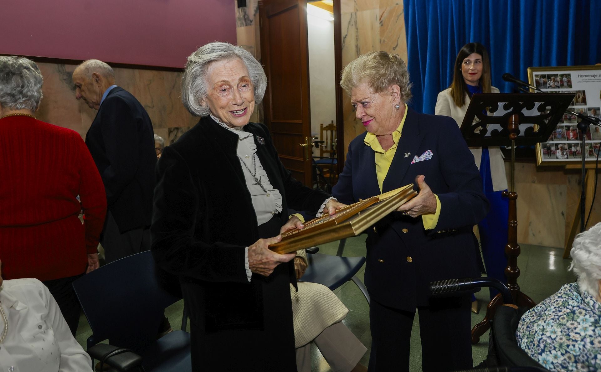 María Luisa López fue una de las 153 usuarias homenajeadas este miércoles en el Asilo. 
