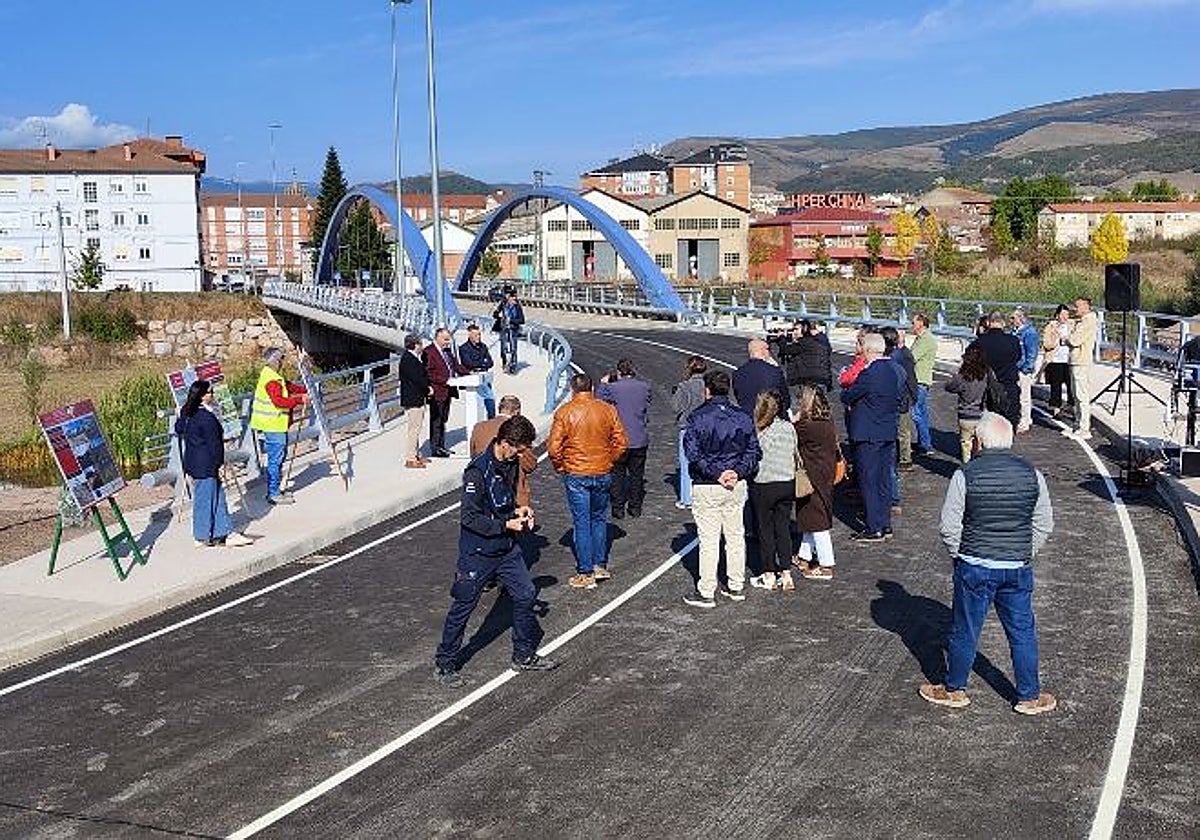 Acto de apertura del Puente Nuevo sobre el río Híjar.