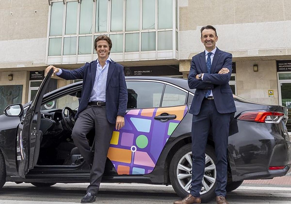 Alberto González, director general de Cabify en España y Aurelio Crespo, gerente de Armonicar