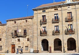 Ayuntamiento y sede de la Jefatura de la Policía Local de Reinosa.
