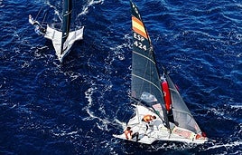 El barco español de Diego Botín y Florian Trittel, en plena maniobra.