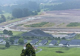 Obras del futuro polígono de La Pasiega, en Parbayón, el pasado mayo.