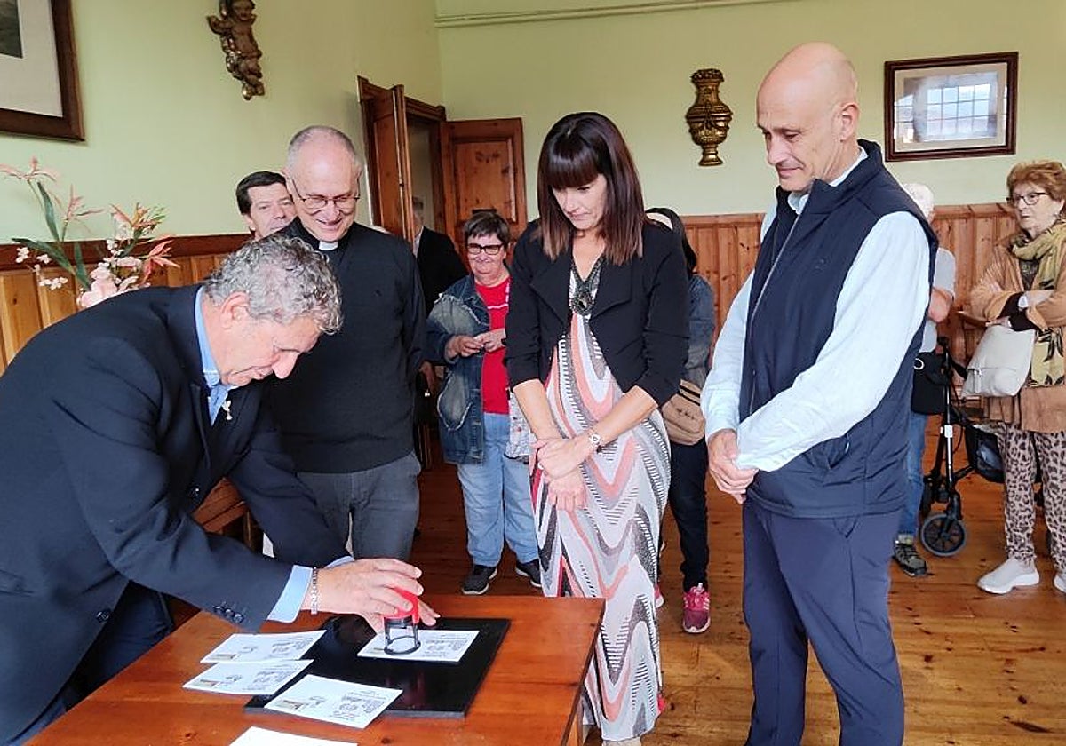 Matasellos especial por el centenario del templo y asilo de Los Corrales.
