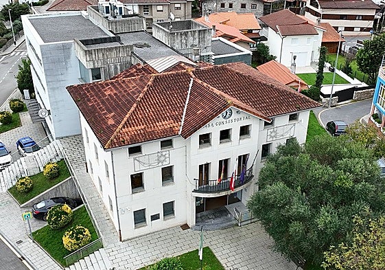 Vista área del Ayuntamiento de Noja.
