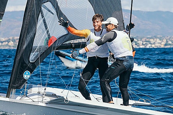 Florian Trittel y Diego Botín, tras ganar el título mundial en Cagliari.