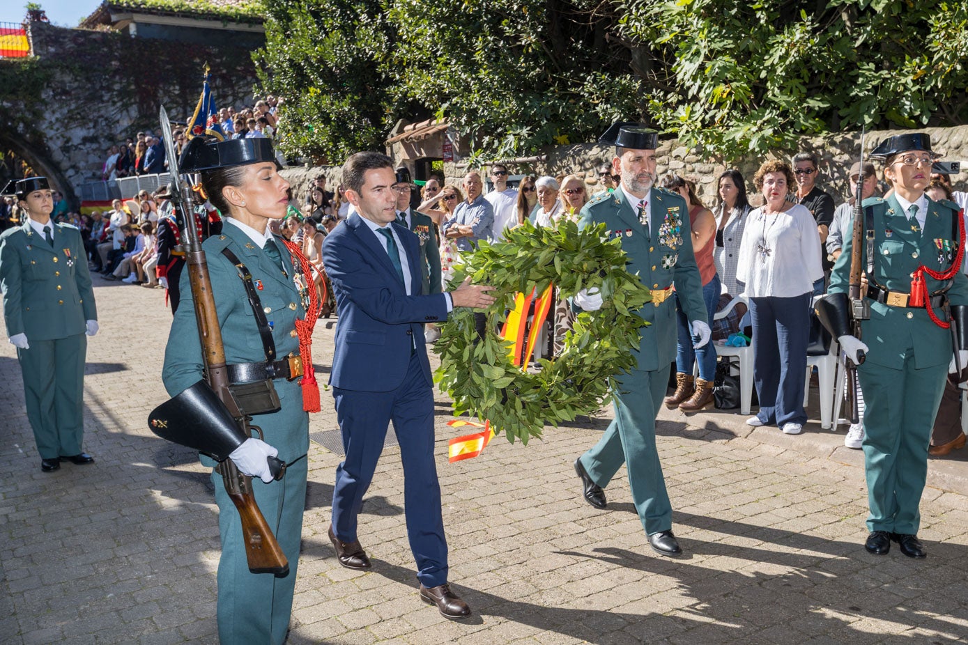 El delegado del Gobierno, Pedro Casares, en el homenaje a los agentes caídos en acto de servicio. 