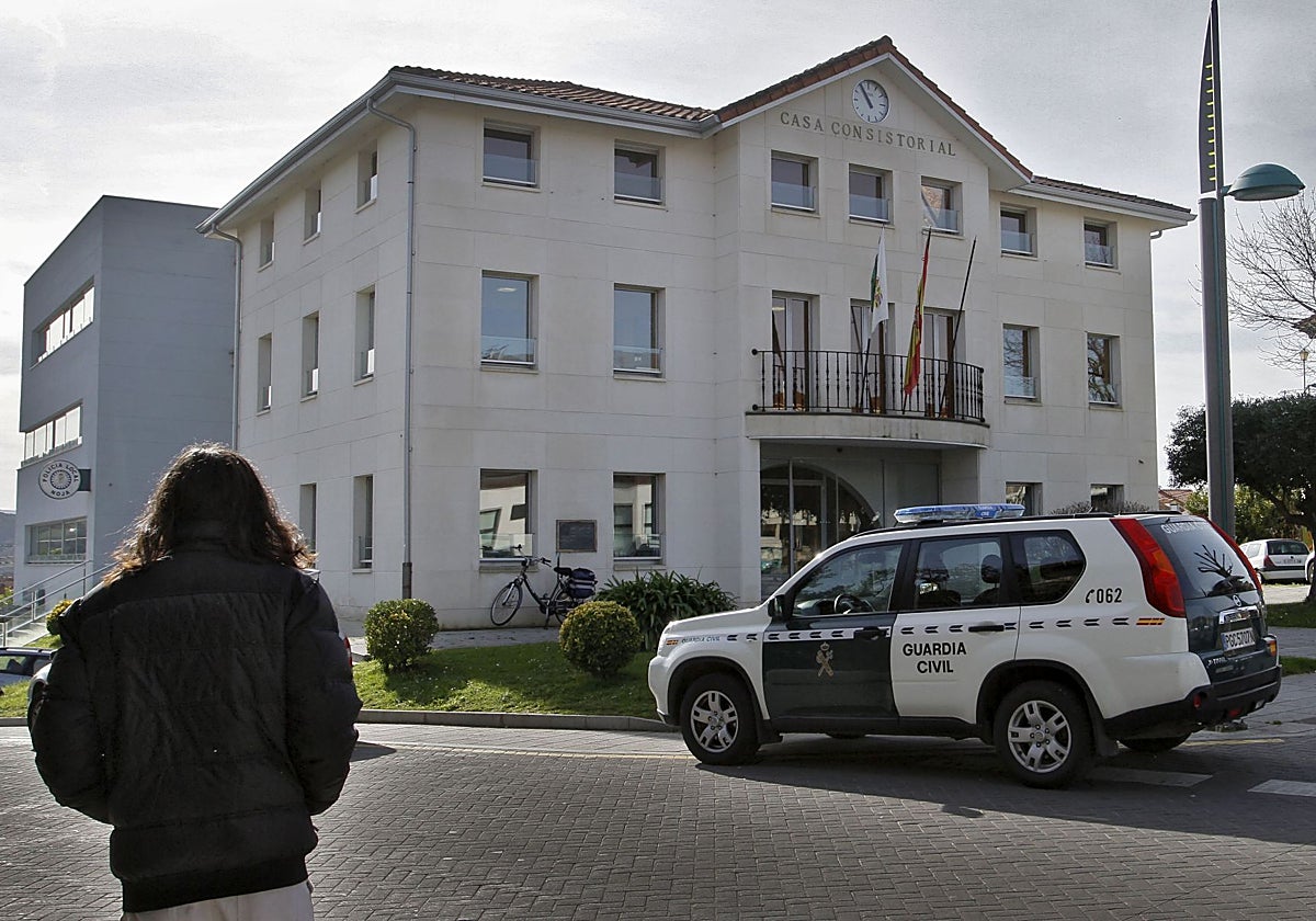 Fachada principal del Ayuntamiento de Noja.