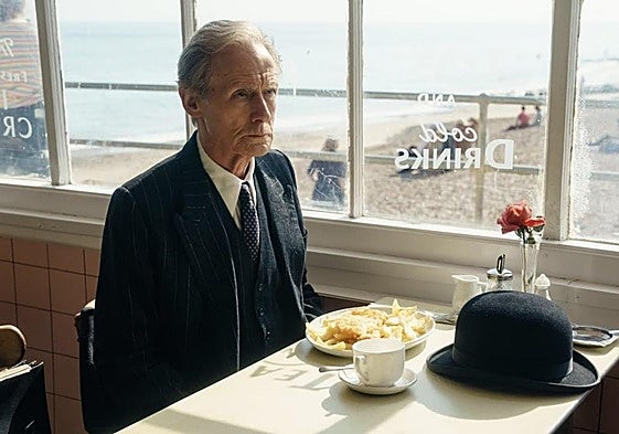 Bill Nighy, protagonista de 'Living'.