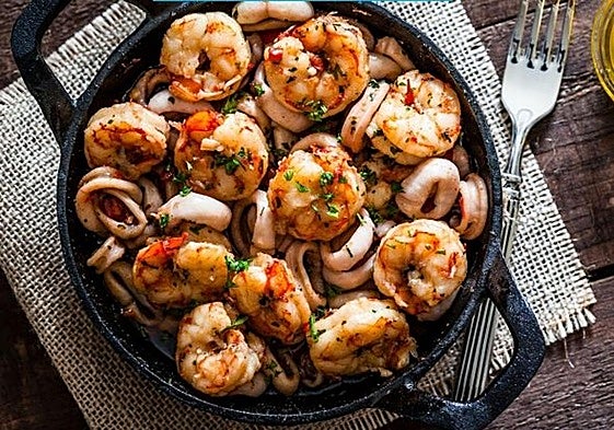 Este pintón tienen los anillos de calamares y camarones que preparamos hoy.