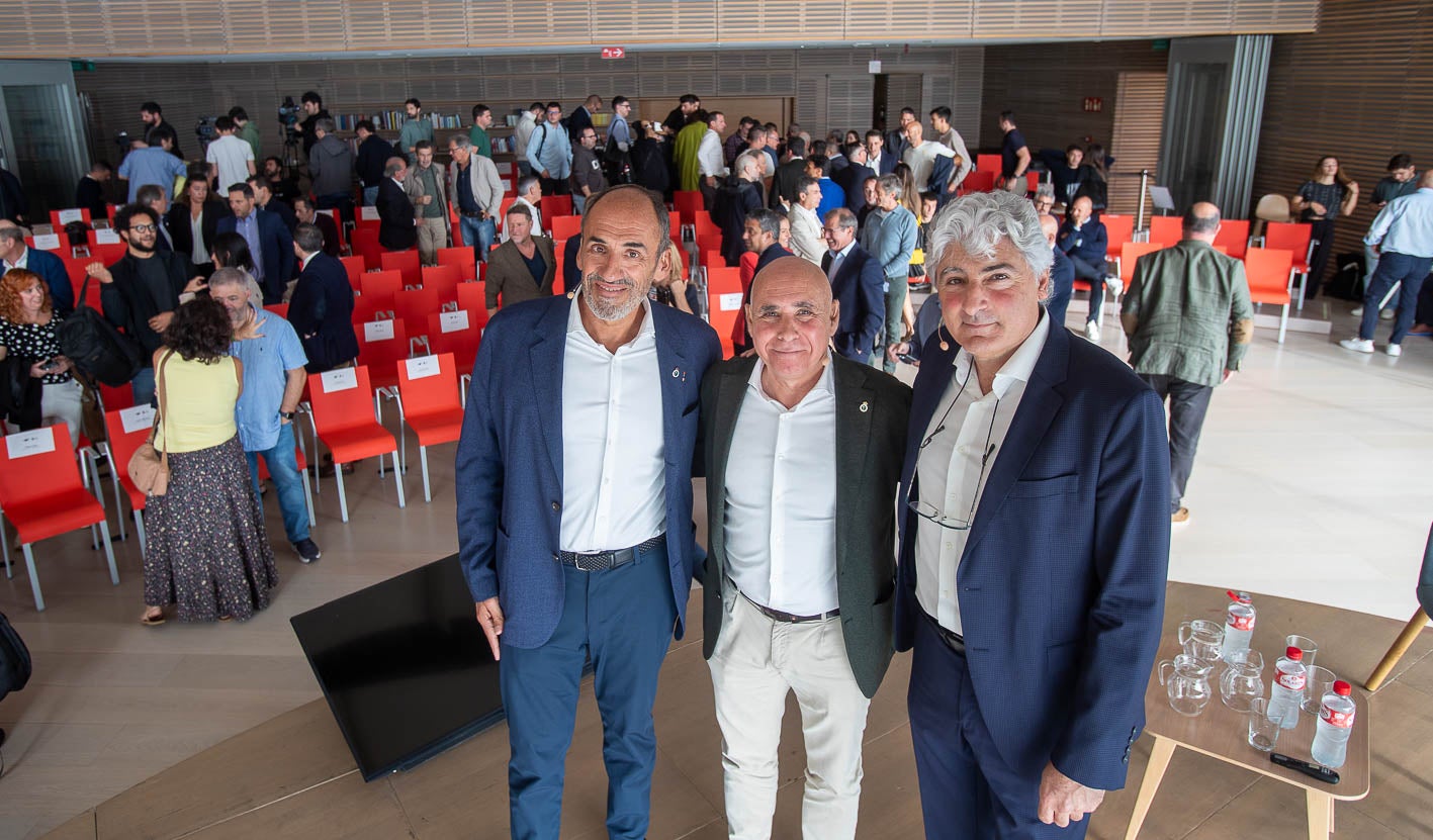 Ceria, Higuera y Azcárate antes de comenzar el acto.