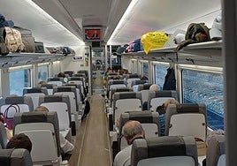 Los pasajeros han estado esperando dentro del tren desde las 10.26 horas que sucedió el atropello.