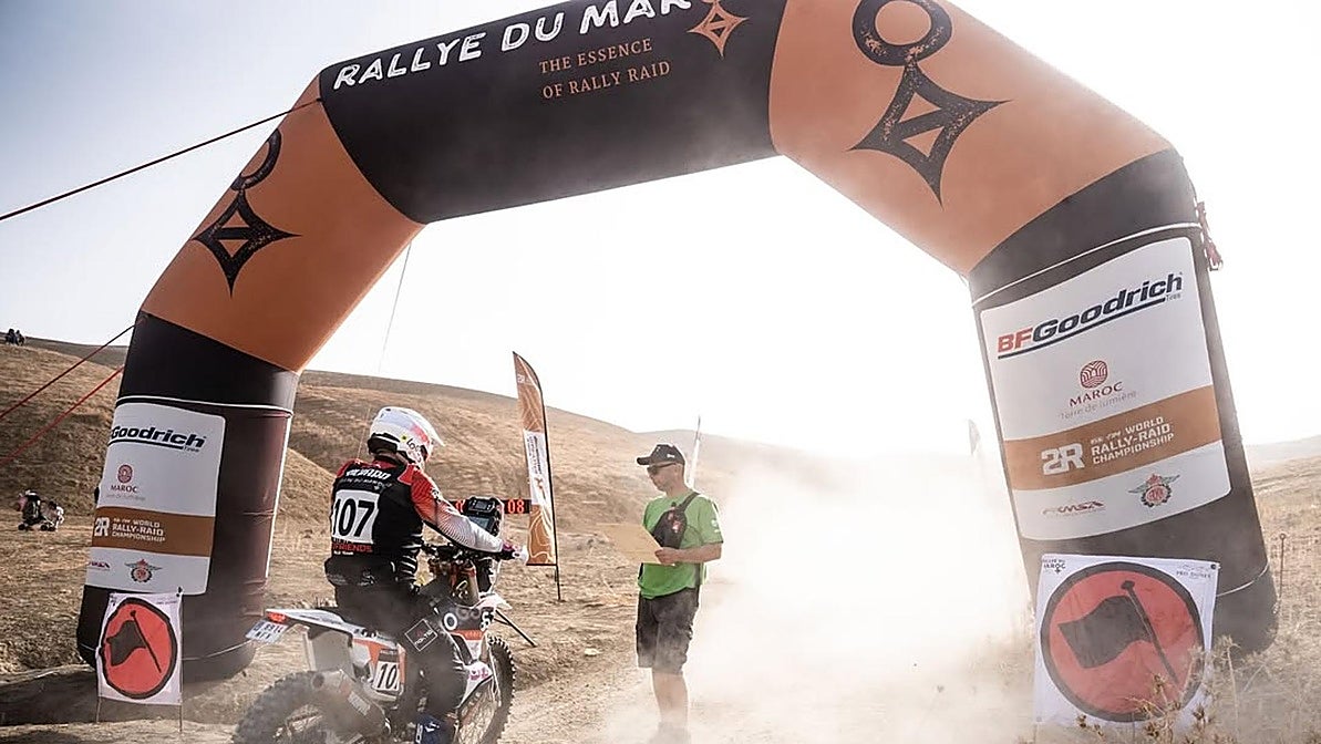 Ricardo Lastra completó la segunda etapa a pesar de las dificultades en las dunas de Erg Chebbi.