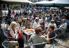 Una terraza en Bilbao, una de las ciudades que presentan horarios más restrictivos.