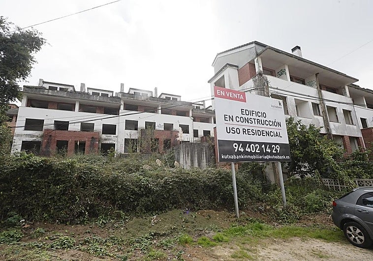 Imagen de la urbanización abandonada en el barrio de La Picota en Renedo de Piélagos donde se ha llevado a cabo la búsqueda del hombre sin éxito.