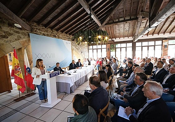 La presidenta presidió la asamblea general de la Federación de Municipios.