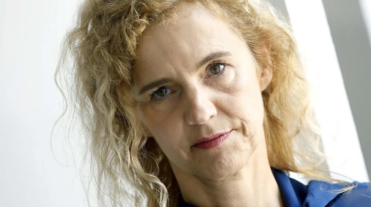 Delphine de Vigan recorre en este libro la vida de una mujer de palabras