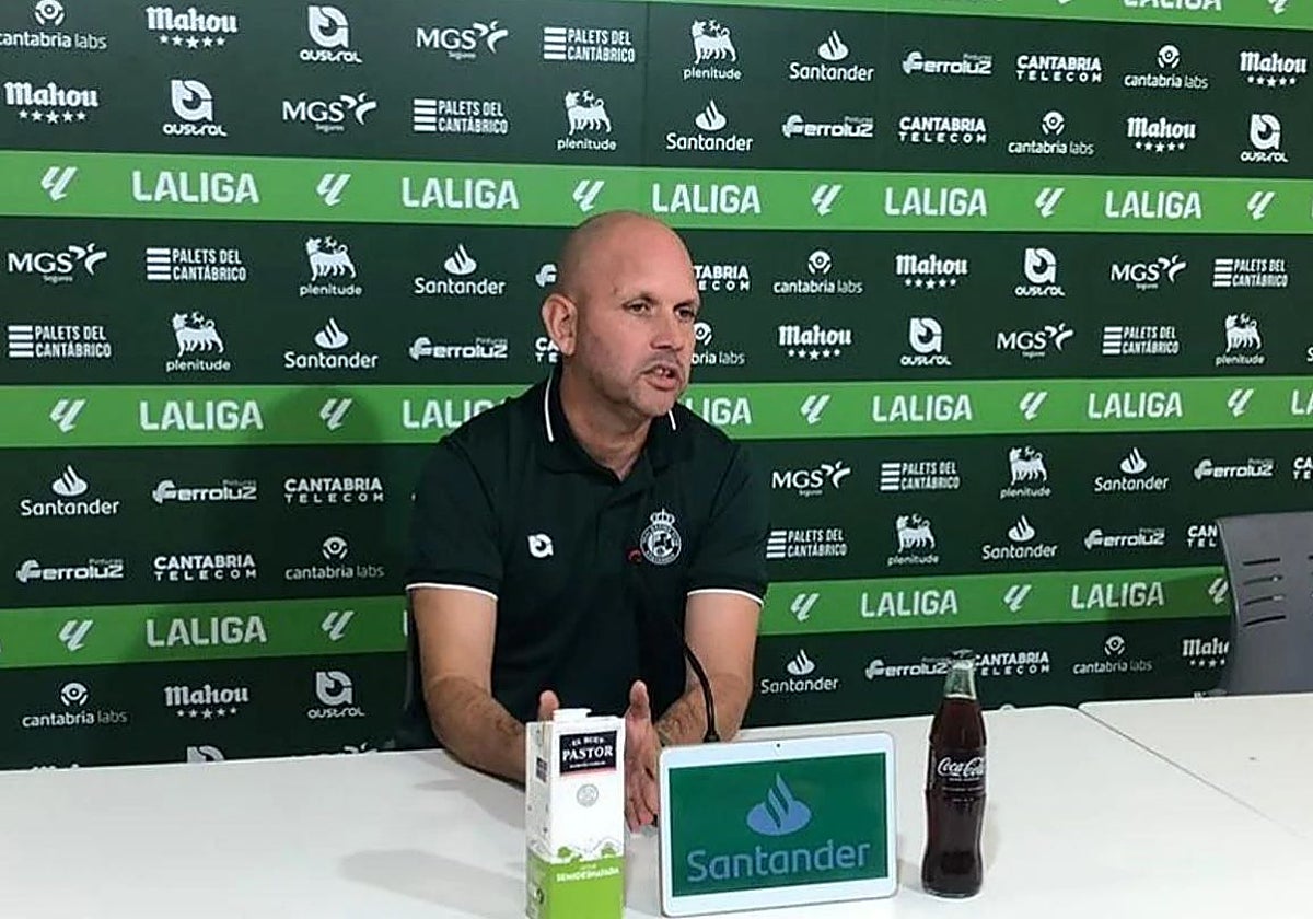 José Alberto, durante una rueda de prensa en La Albericia